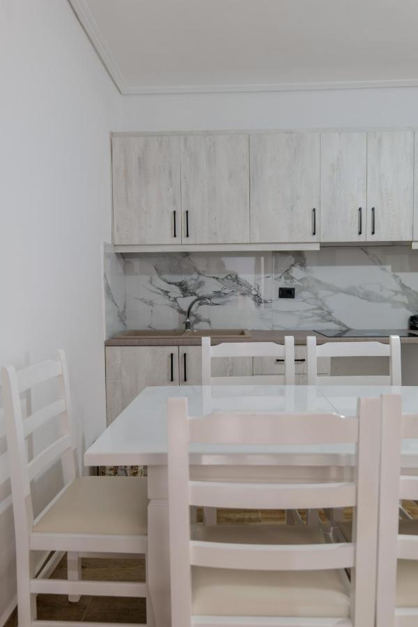 Ledjo Flats * Saranda